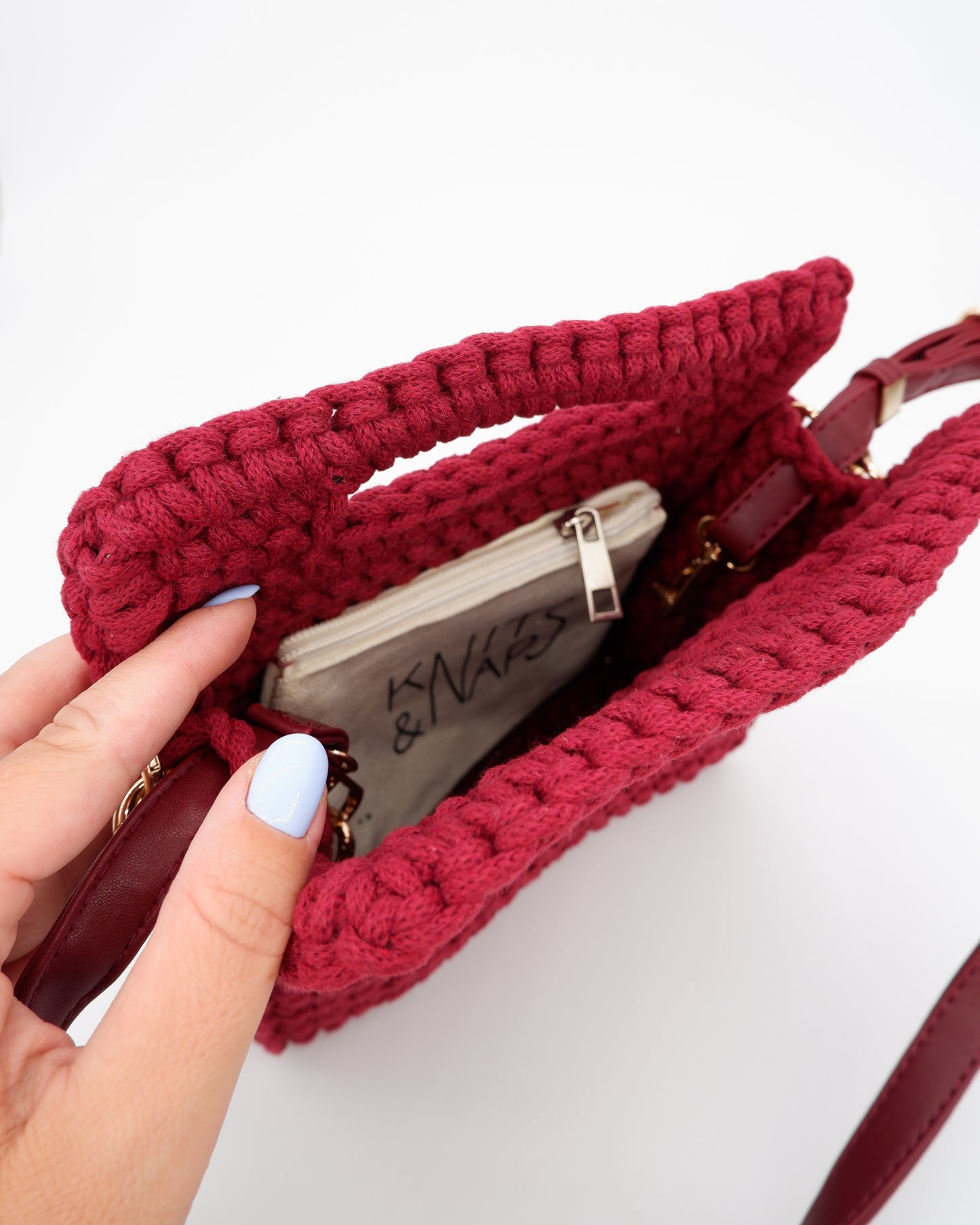 CARLOTTA - wine red