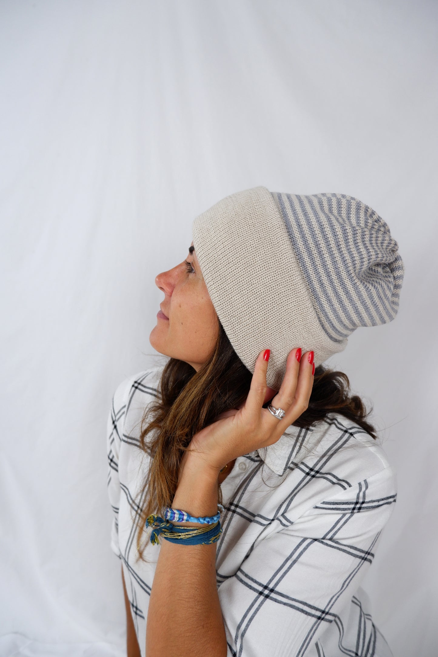 Reversible hat (small stripes)