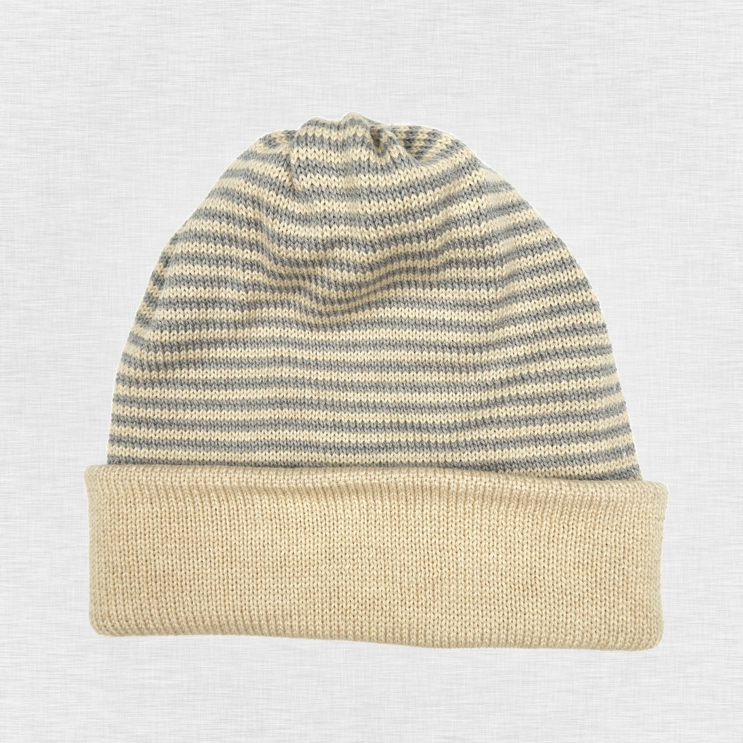 Reversible hat (small stripes)